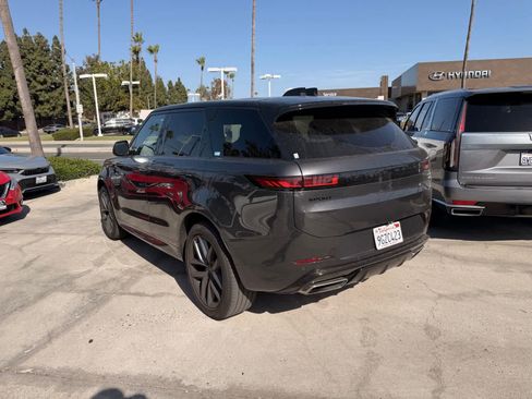 Used 2023 Land Rover Range Rover Sport SE Dynamic AWD/4WD image 3