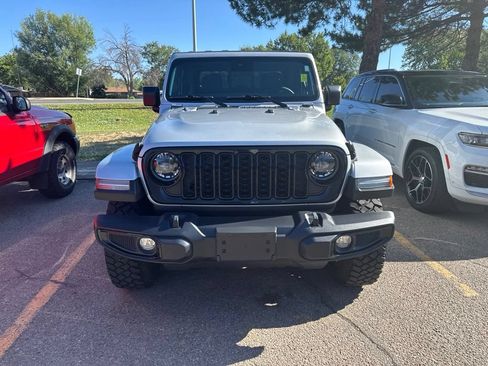 Used 2024 Jeep Gladiator Mojave AWD/4WD image 4