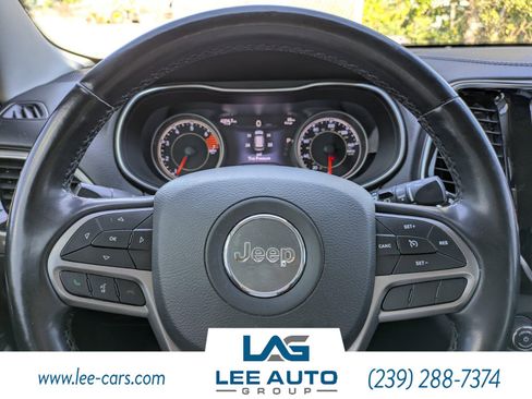 Used 2019 Jeep Cherokee Limited image 24
