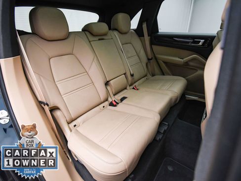 Used 2023 Porsche Cayenne Platinum Edition image 49