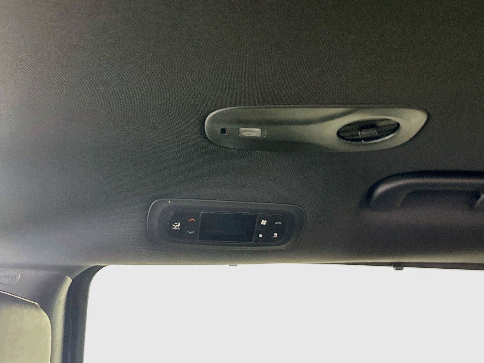 New 2027 Chrysler Pacifica Select AWD/4WD image 17