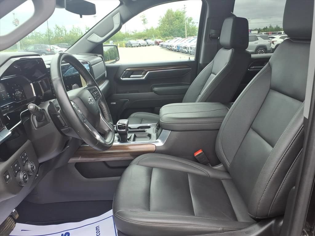 Used 2024 Chevrolet Silverado 1500 RST w/ Convenience Package II AWD/4WD image 10