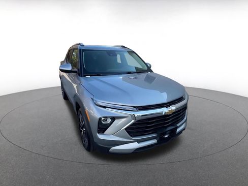 Used 2025 Chevrolet TrailBlazer LT image 3