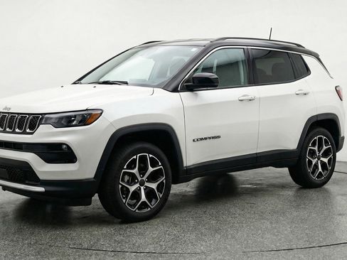 Used 2025 Jeep Compass Limited image 3