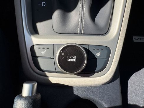 Used 2025 Hyundai Venue Limited FWD image 36