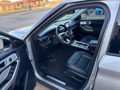 Used 2023 Ford Explorer Limited w/ Limited Technology Package image 21