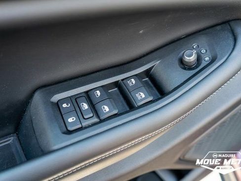 Used 2023 Jeep Grand Cherokee Limited image 16