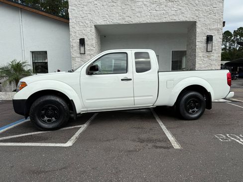 Used 2019 Nissan Frontier S image 2