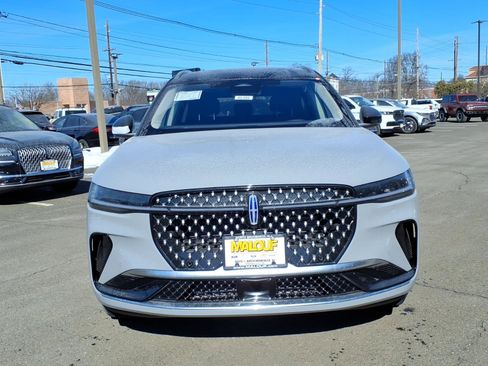 New 2026 Lincoln Nautilus Reserve image 2