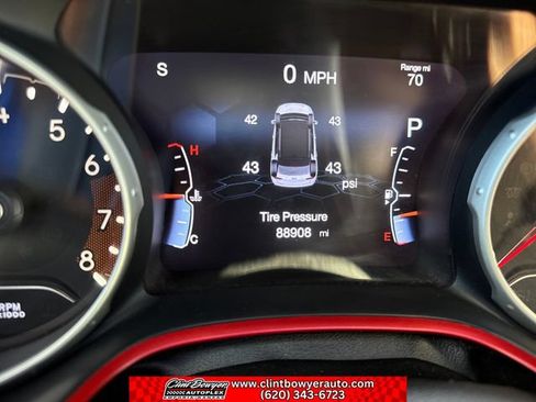 Used 2018 Jeep Compass Trailhawk w/ Leather Interior Group AWD/4WD image 17