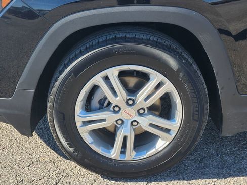 Used 2024 GMC Terrain SLE image 13