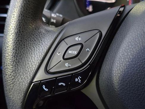 Used 2020 Toyota C-HR LE FWD image 12