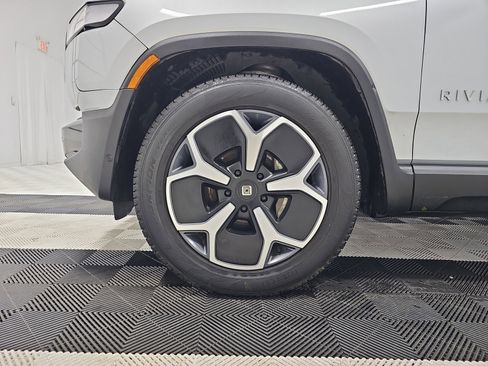 Used 2024 Rivian R1S Adventure image 9
