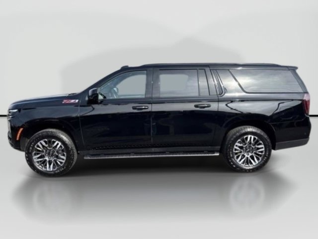 Used 2025 Chevrolet Suburban Z71 AWD/4WD image 2