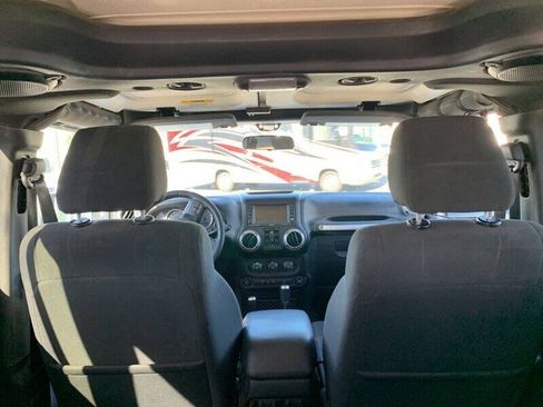 Used 2012 Jeep Wrangler Unlimited Sahara w/ Connectivity Group AWD/4WD image 14