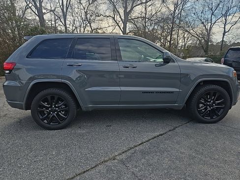 Used 2021 Jeep Grand Cherokee Laredo X image 6