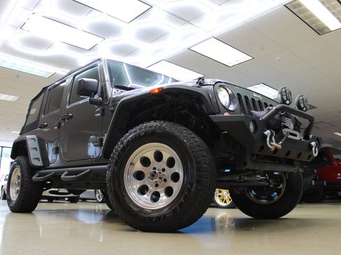 Used 2018 Jeep Wrangler Unlimited Sport S image 7