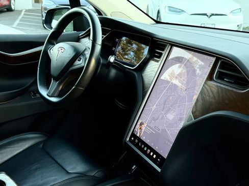 Used 2018 Tesla Model X 75D AWD/4WD image 15