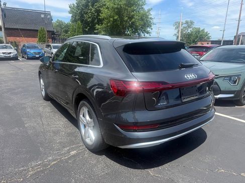 Used 2019 Audi e-tron Prestige w/ Prestige Package AWD/4WD image 5