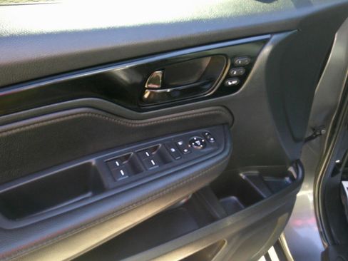 Used 2023 Honda Odyssey Touring image 9