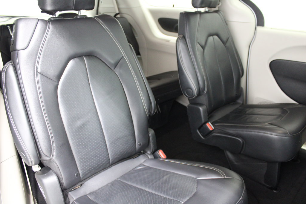 Used 2022 Chrysler Pacifica Touring-L FWD image 22