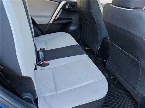 Used 2018 Toyota RAV4 XLE FWD image 19