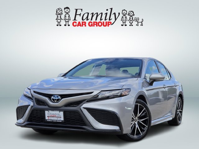 Used 2024 Toyota Camry SE FWD image 1