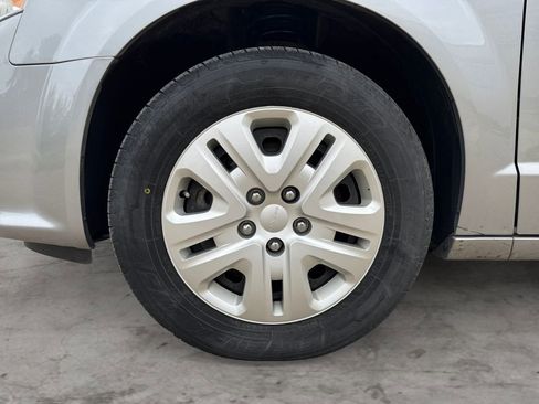 Used 2018 Dodge Grand Caravan SE FWD image 9