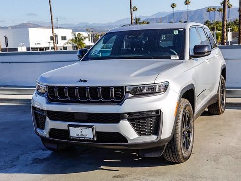New 2026 Jeep Grand Cherokee Altitude RWD image 4