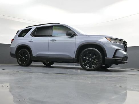Used 2025 Honda Pilot Black Edition image 31