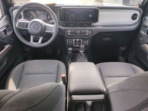 Used 2025 Jeep Wrangler Unlimited Sahara AWD/4WD image 16