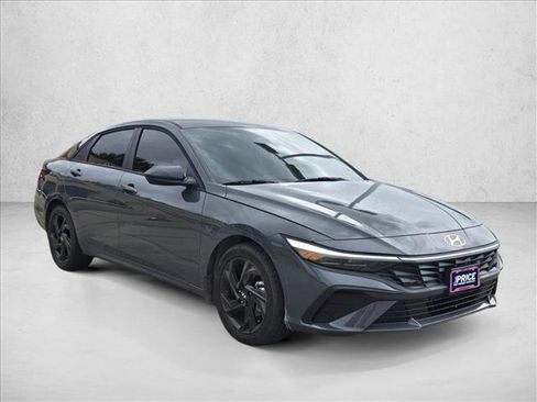 Used 2026 Hyundai Elantra Sport image 3