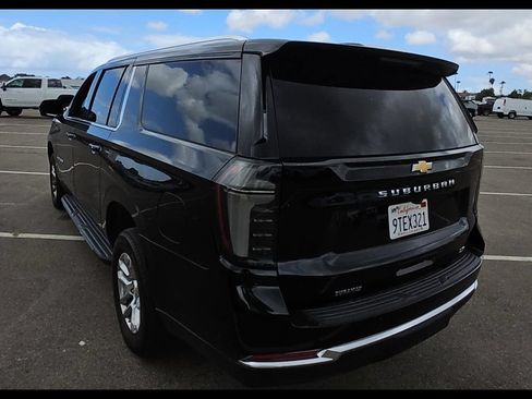 Used 2025 Chevrolet Suburban LT w/ Comfort Package RWD image 5