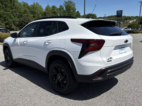 New 2026 Chevrolet Trax LT w/ Midnight Edition FWD image 5