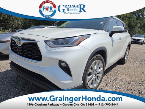 Used 2022 Toyota Highlander Limited FWD image 1