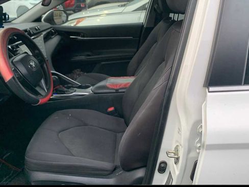 Used 2020 Toyota Camry LE image 3