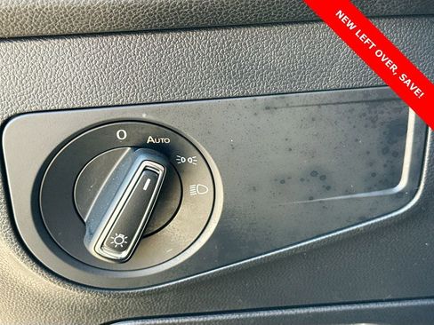 Used 2024 Volkswagen Tiguan SE image 10