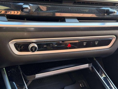 Used 2023 BMW X7 xDrive40i w/ Executive Package image 16