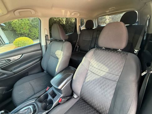 Used 2020 Nissan Rogue S FWD image 40