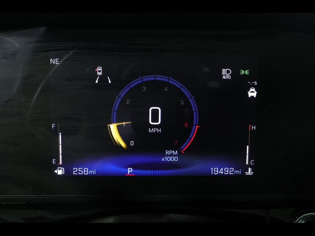 Used 2024 Chevrolet Trax RS w/ Sunroof Package FWD image 24