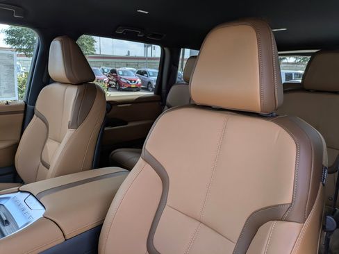 New 2025 Nissan Armada SL w/ Captain's Chari Seat Package image 9