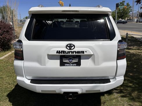 Used 2018 Toyota 4Runner SR5 AWD/4WD image 7