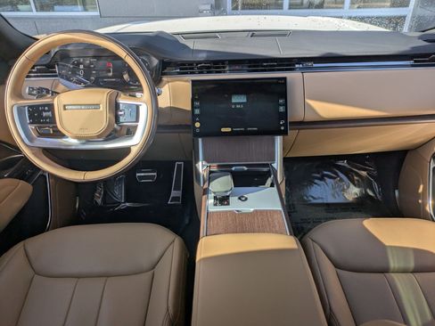 Certified 2024 Land Rover Range Rover SE image 25