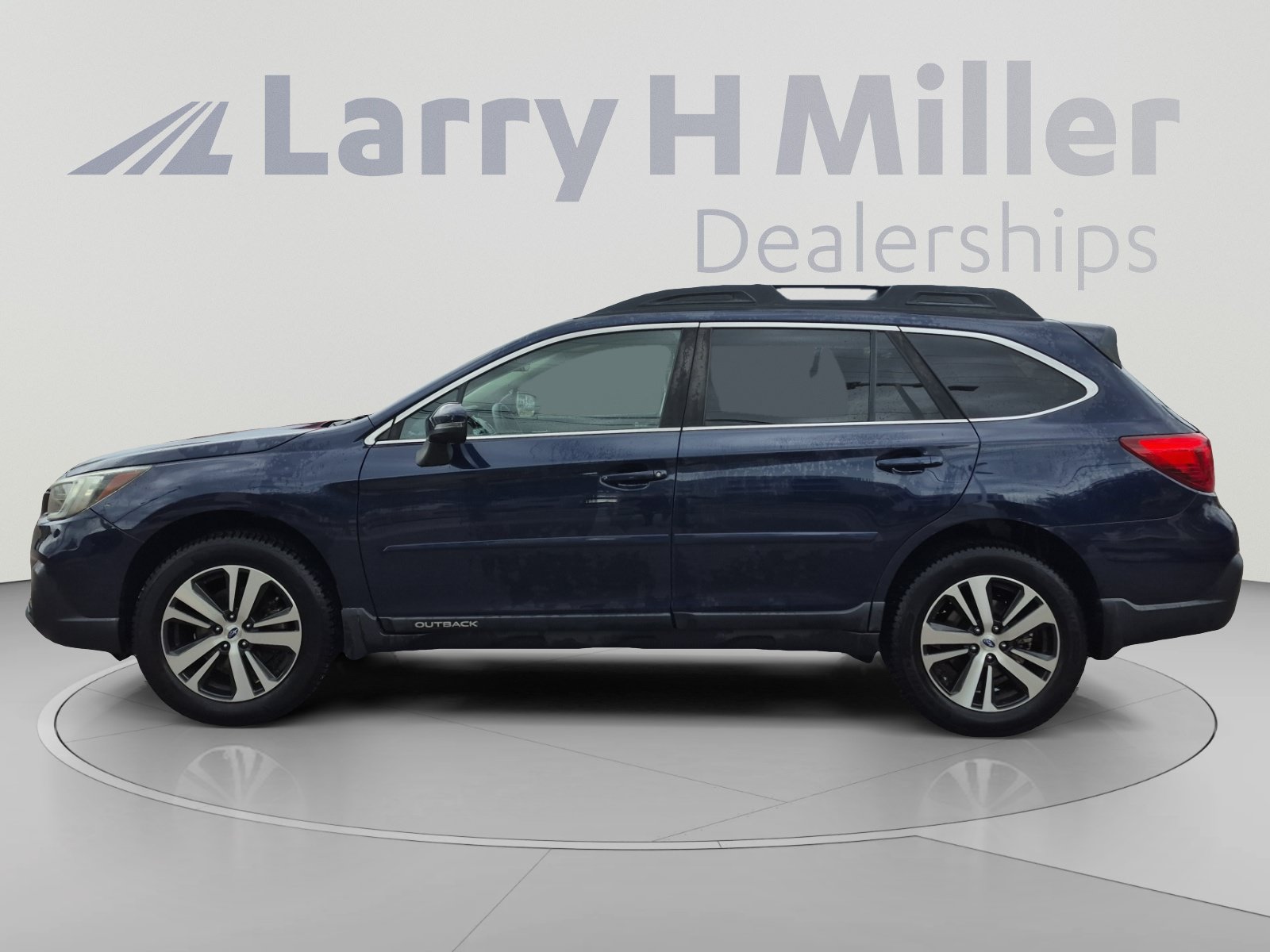 Used 2018 Subaru Outback 3.6R Limited AWD/4WD image 2