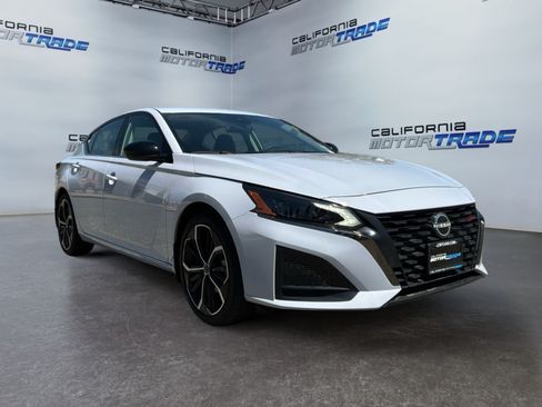 Used 2024 Nissan Altima 2.5 SR FWD image 3