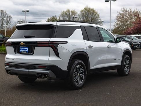 Used 2025 Chevrolet Traverse LT w/ Driver Confidence Package AWD/4WD image 9