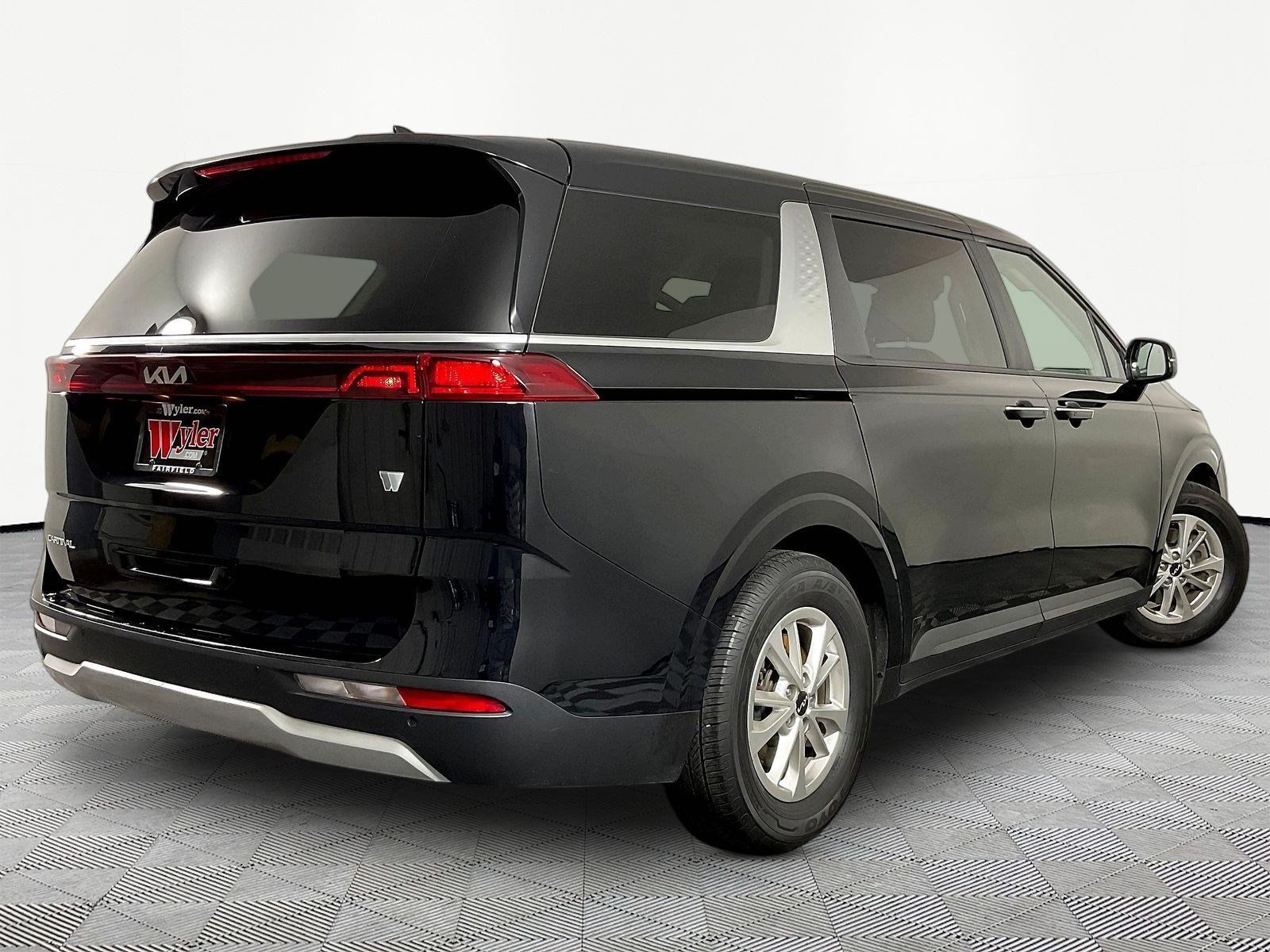 Used 2023 Kia Carnival LX FWD image 6