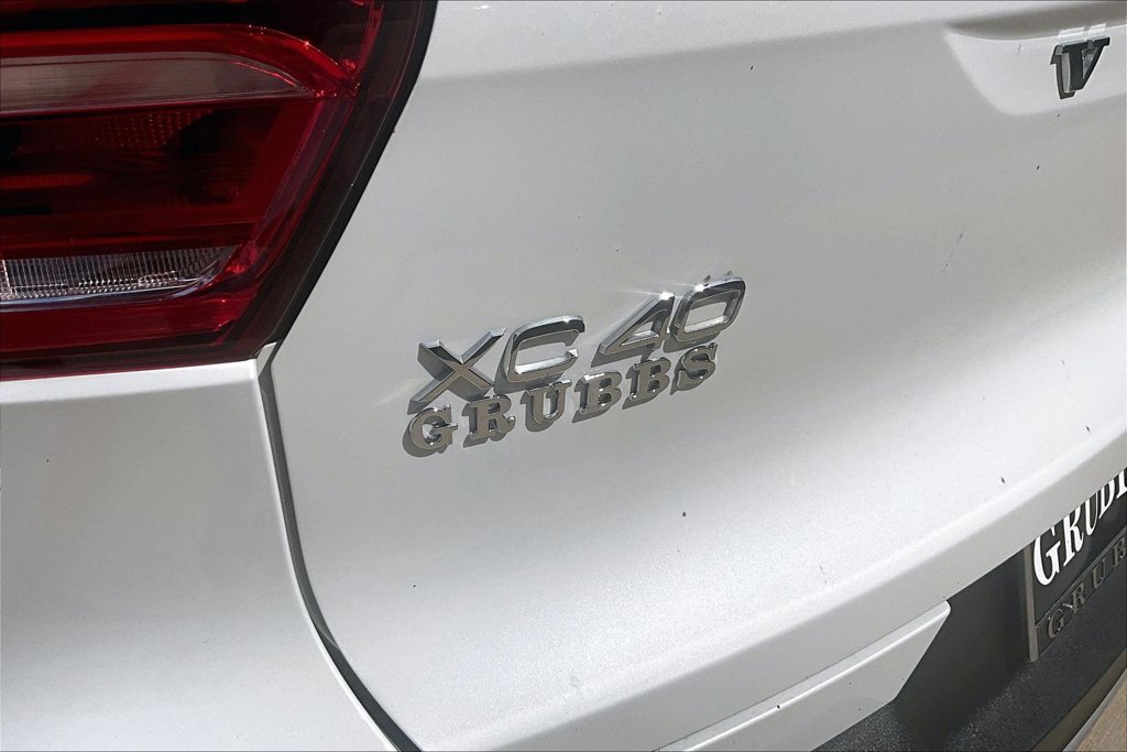 Used 2023 Volvo XC40 B5 Plus AWD/4WD image 43