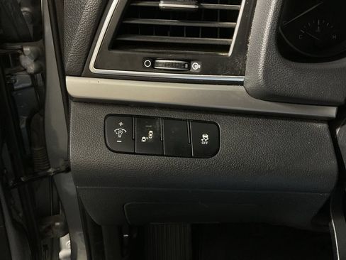 Used 2017 Hyundai Elantra Value Edition FWD image 29