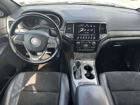 Used 2022 Jeep Grand Cherokee Laredo X AWD/4WD image 12